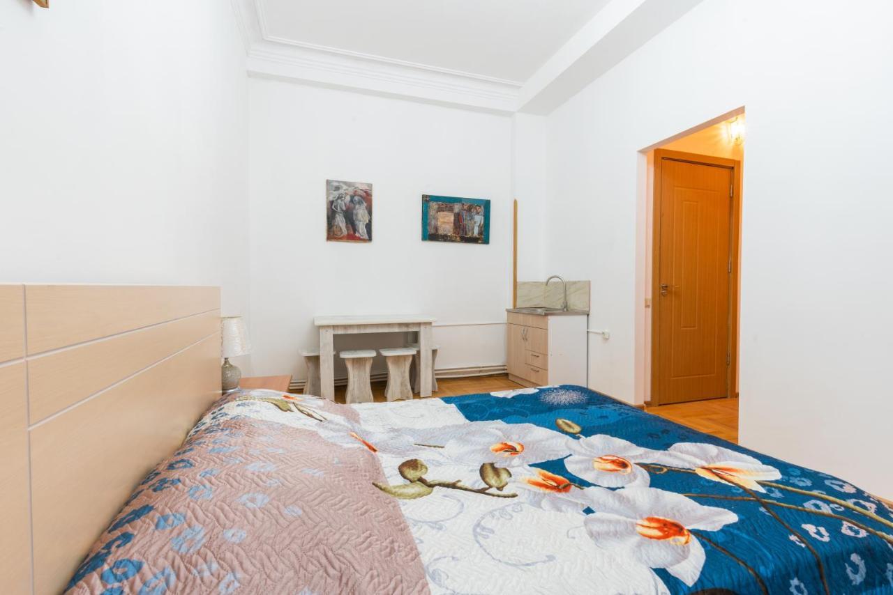 Center 4 You Hotell Tbilisi Exteriör bild